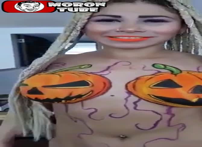 Video :A rather good Halloween costume